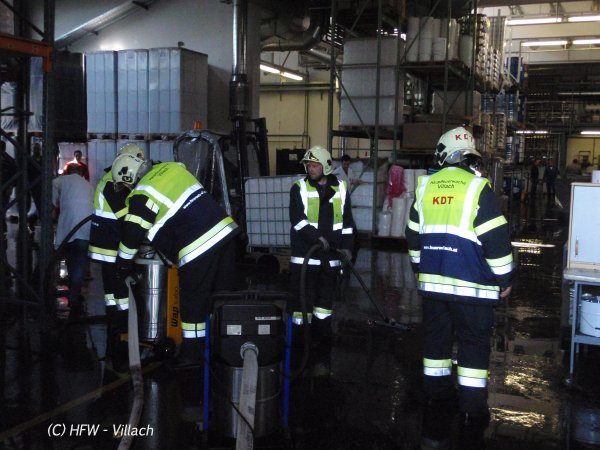 Brand in Lackfabrik- 4 Leichtverlezte (Bild 3)